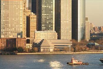 Cesar Suites At Harborside Hotel *
