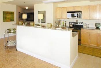 Cesar Suites At Harborside Hotel